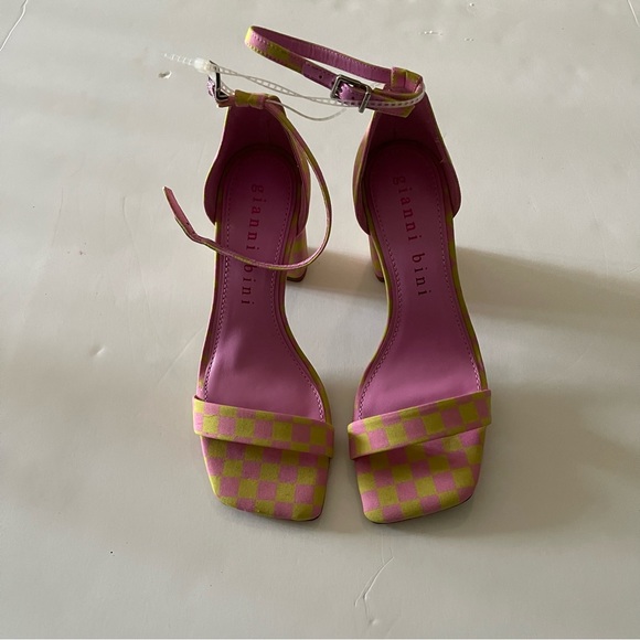 Gianni Bini Checkered Satin Ankle Strap Square Toe Block Heel Dress Sand… - Picture 2 of 4